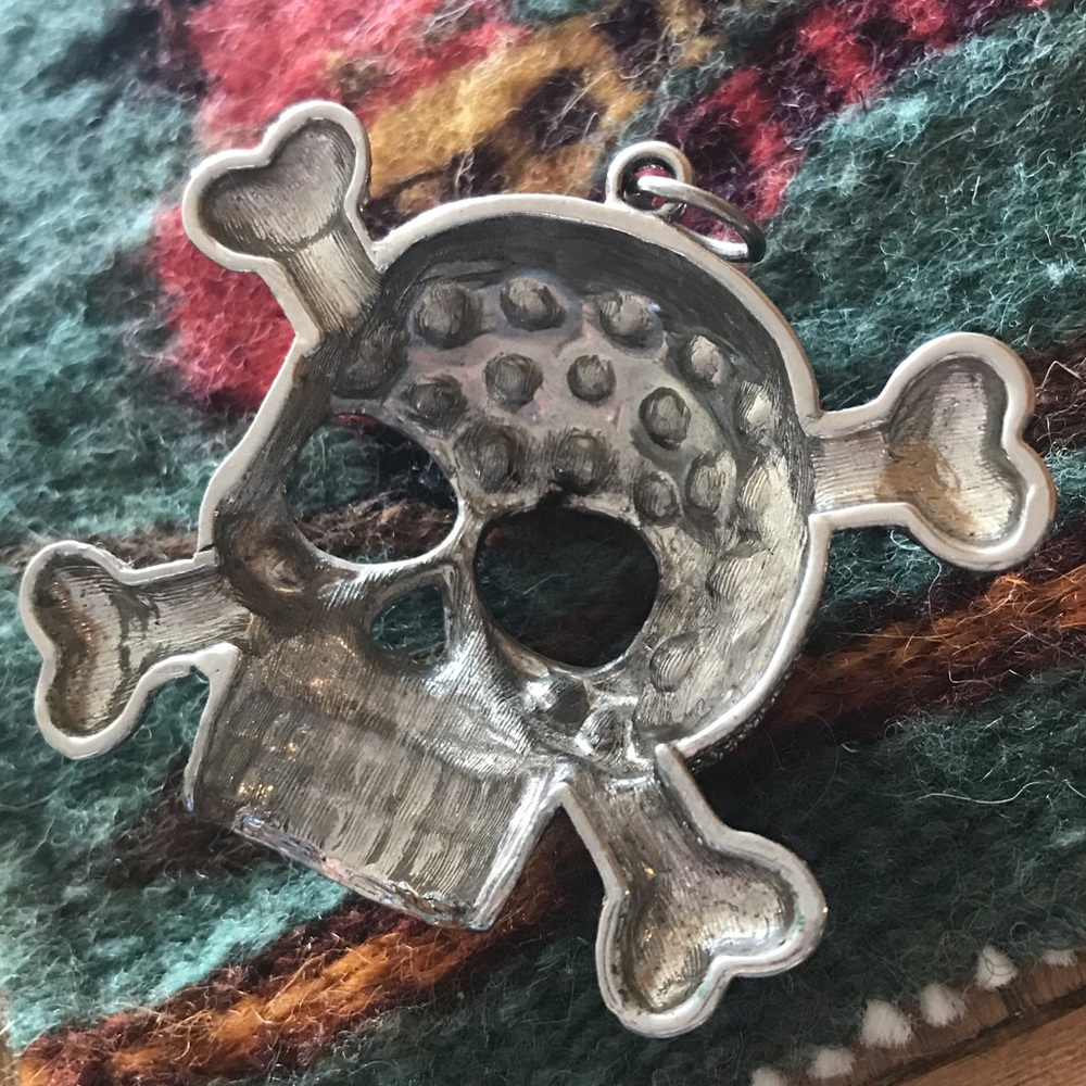 BLING Silver Tone Skull & Crossbones Pendant - Picture 2 of 3